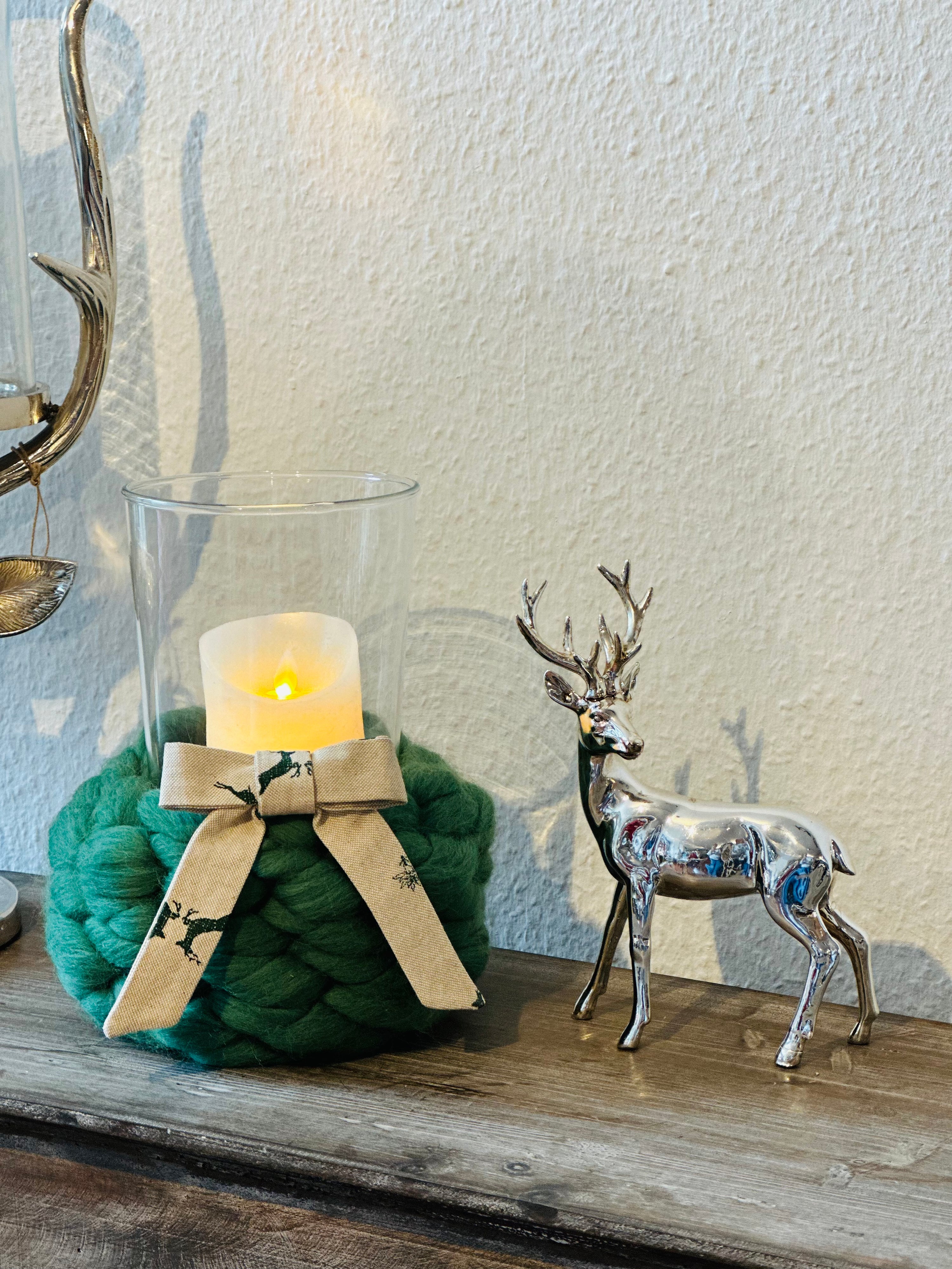 MAXI Windlicht aus 100% Merinowolle mit Glaseinsatz, Kerze und handgenähter Schleife