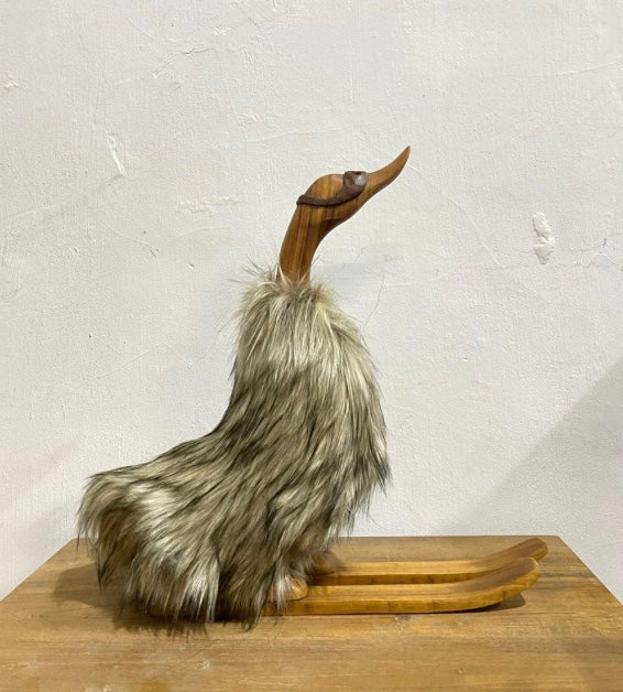 Kitzbühel Ente im Pelz auf Skiern mit Brille meliert // Höhe 30cm