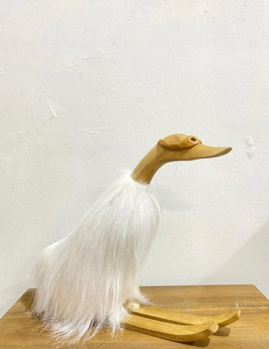 Kitzbühel Ente im Pelz auf Skiern mit Brille schneeweiß // Höhe 30cm