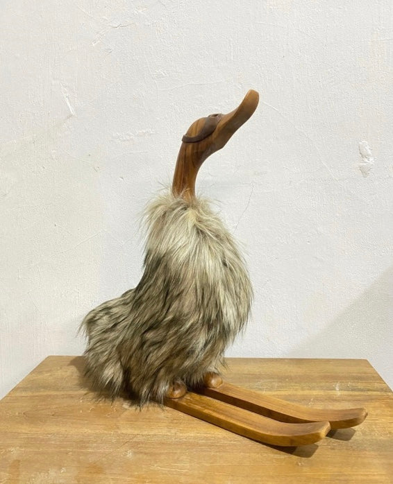 Kitzbühel Ente im Pelz auf Skiern mit Brille meliert // Höhe 30cm