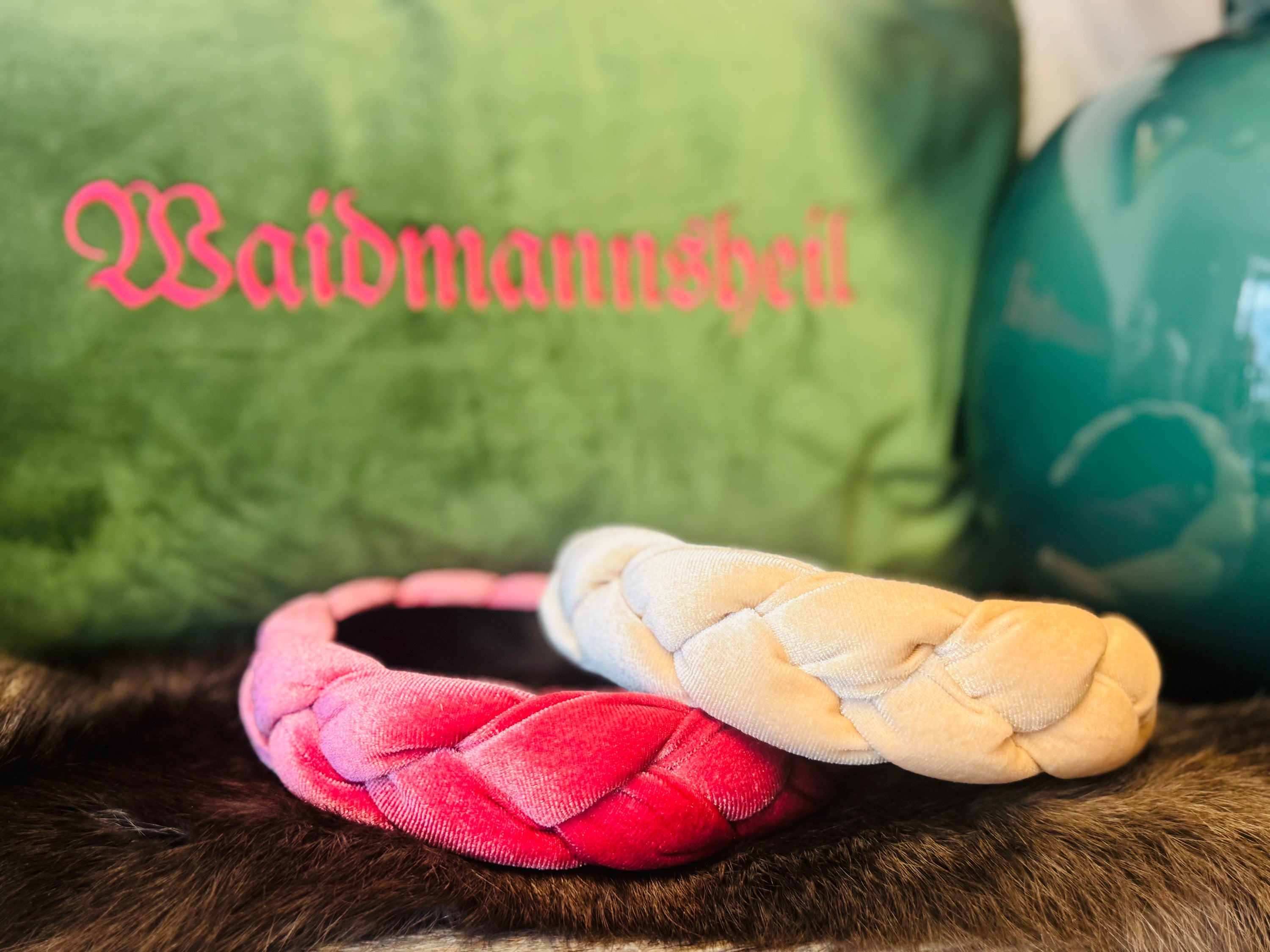 Wiesn Haarreif Samt -Sand-