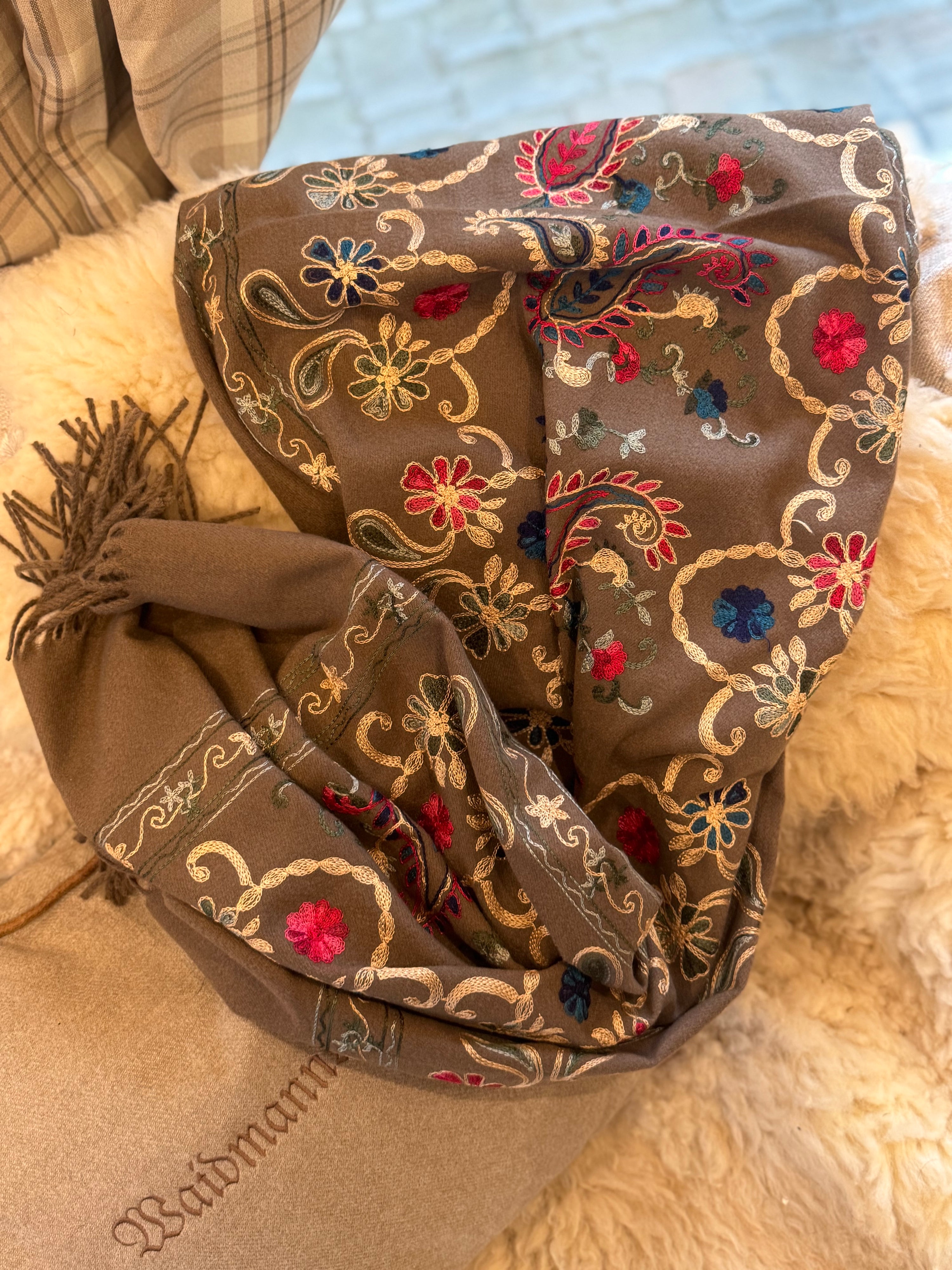 Countrylife Pashmina mit edler Paisleystickerei -Coffee-