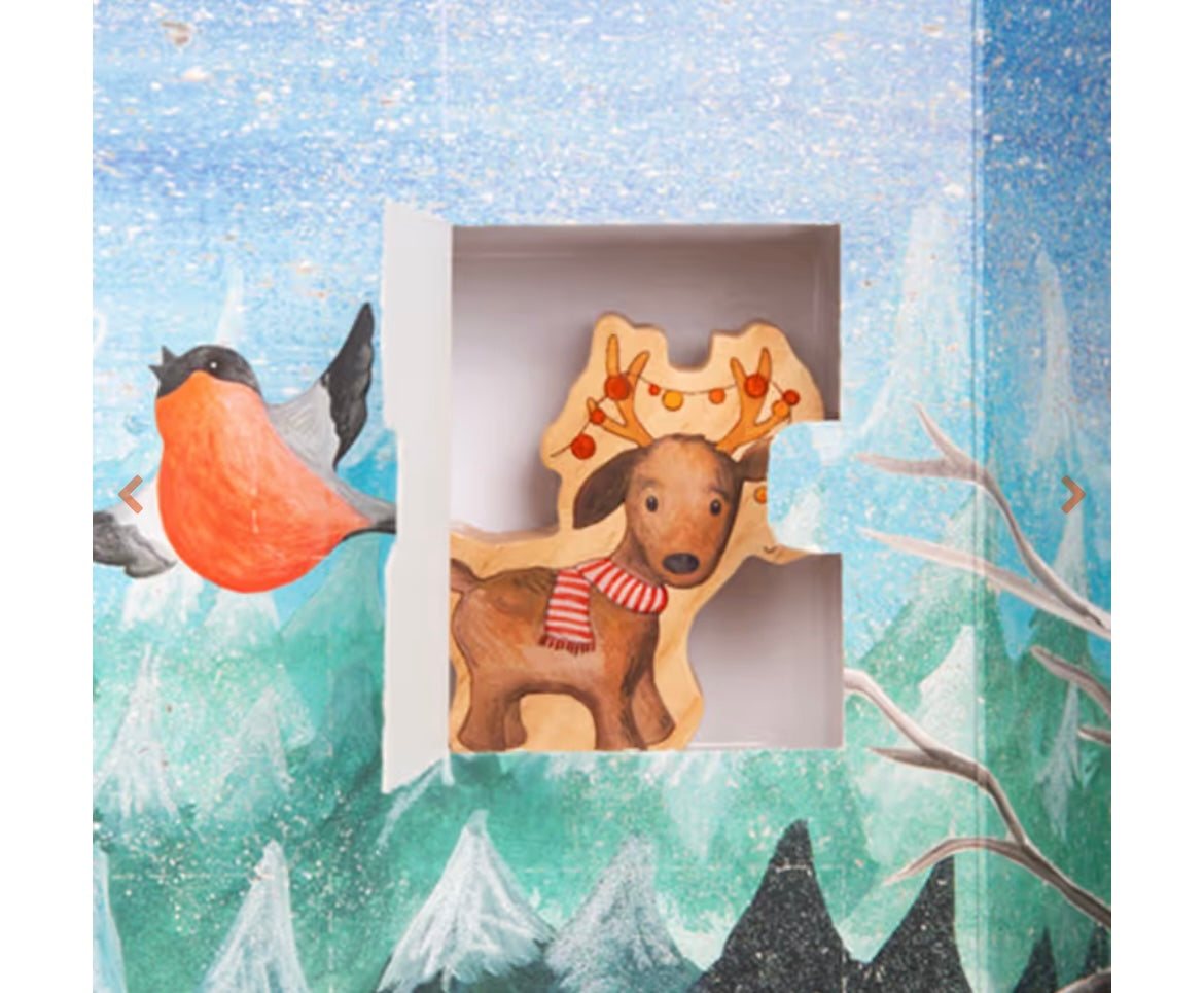 Adventskalender Winterwald in 3D Kulisse, aus Stabiler Pappe mit Vollholzfiguren