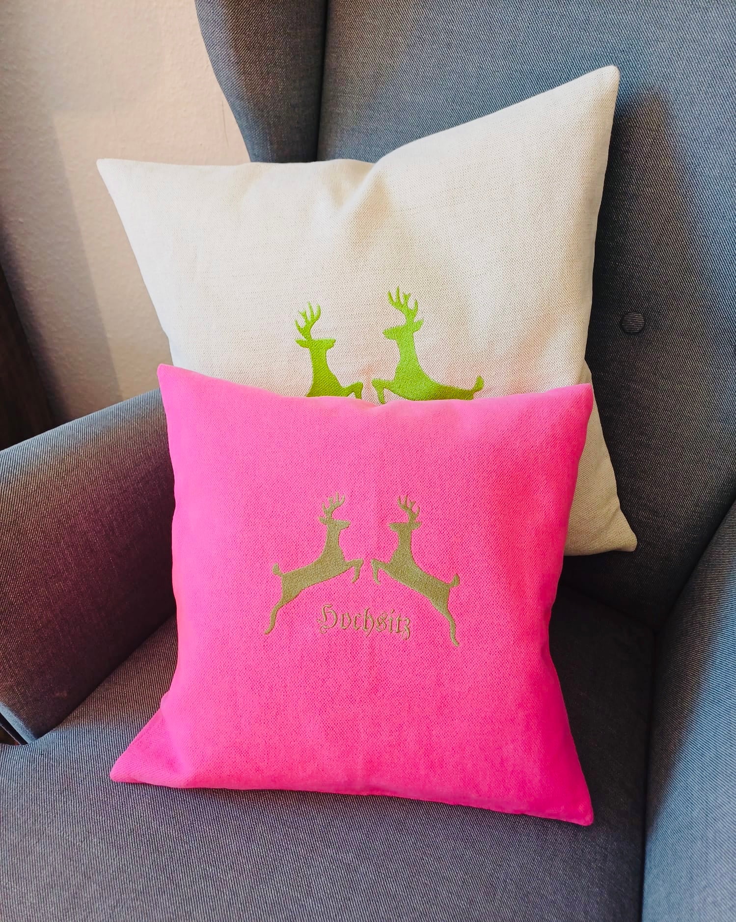 Kissen Chaletstyle Hochsitz mit Hirsch -Pink/Oliv in 40 x 40cm-