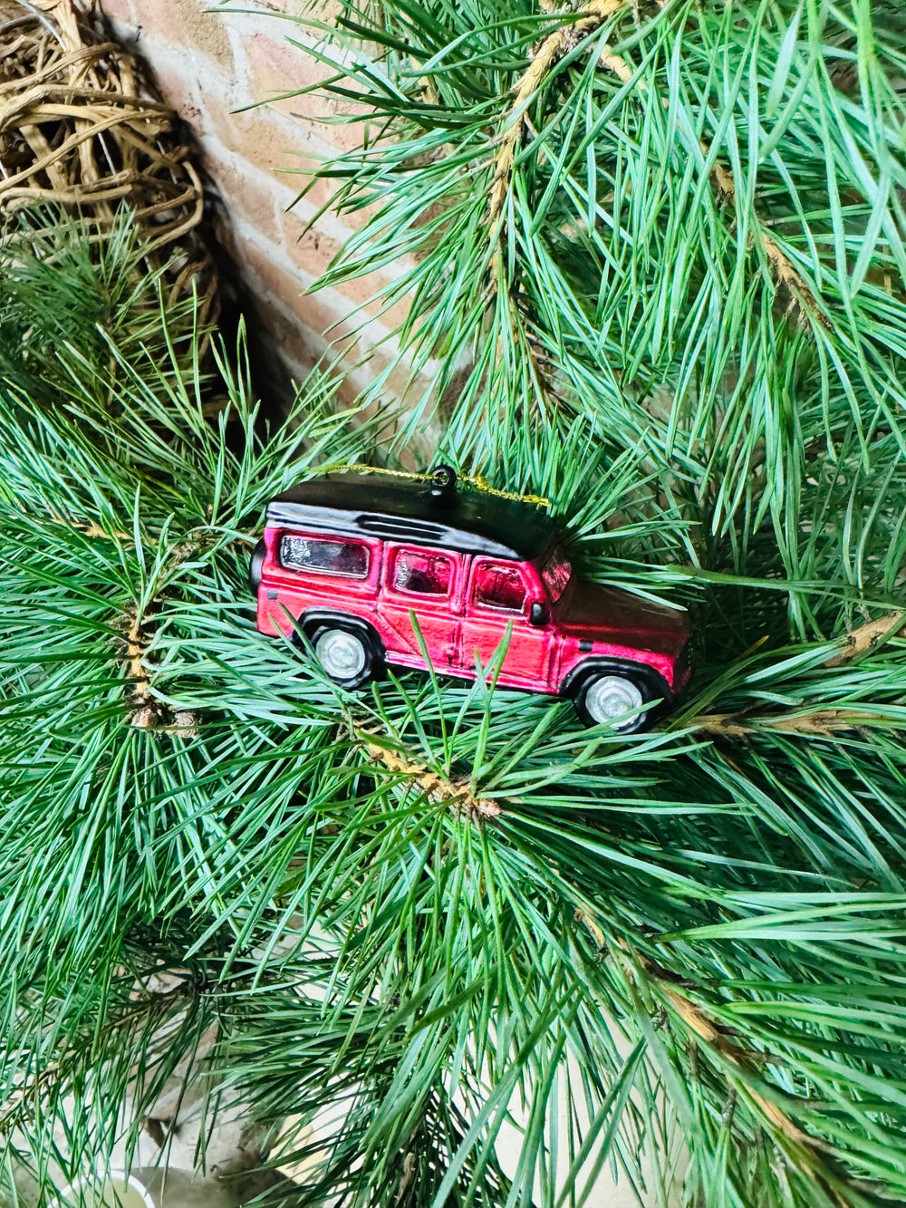 Baumanhänger Defender Geländewagen Rot mit LED