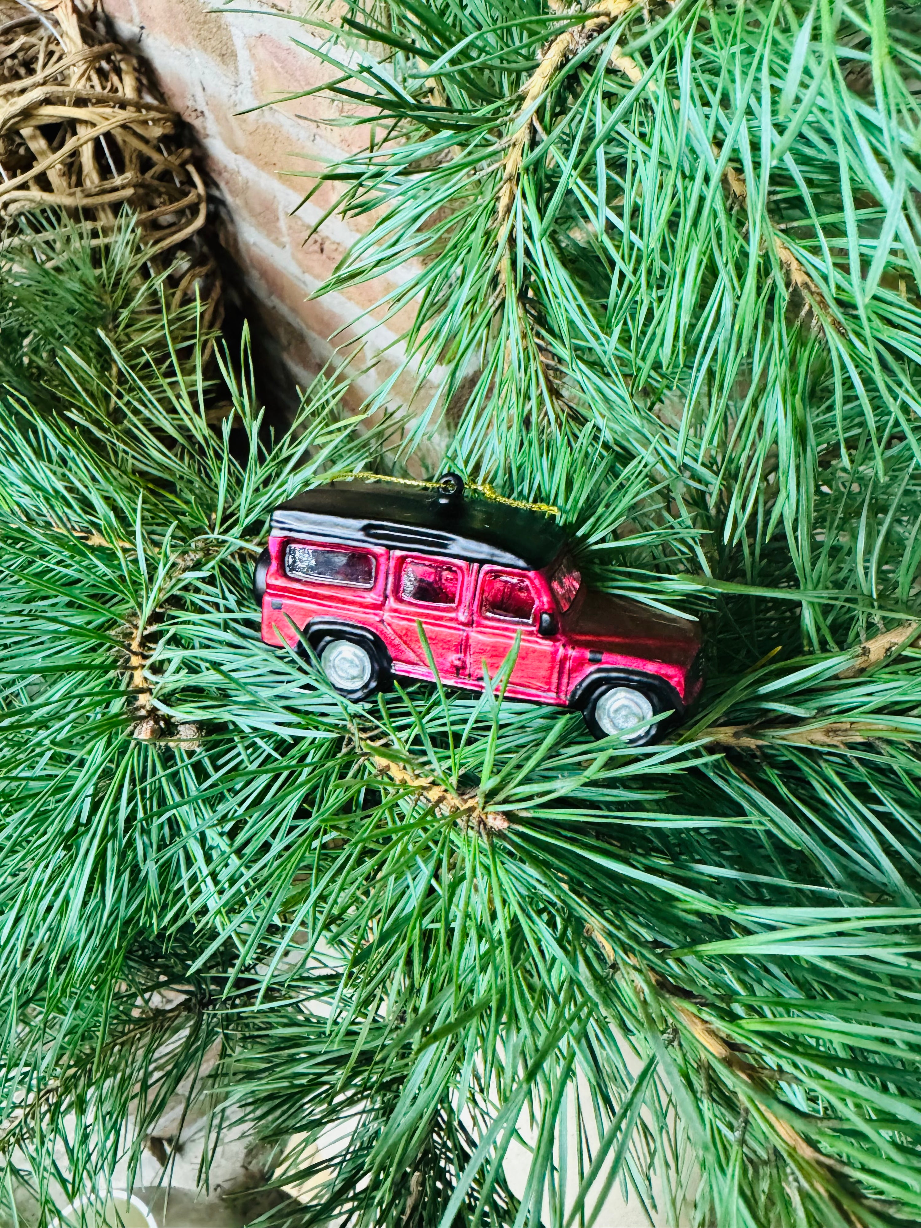 Baumanhänger Defender Geländewagen Rot mit LED