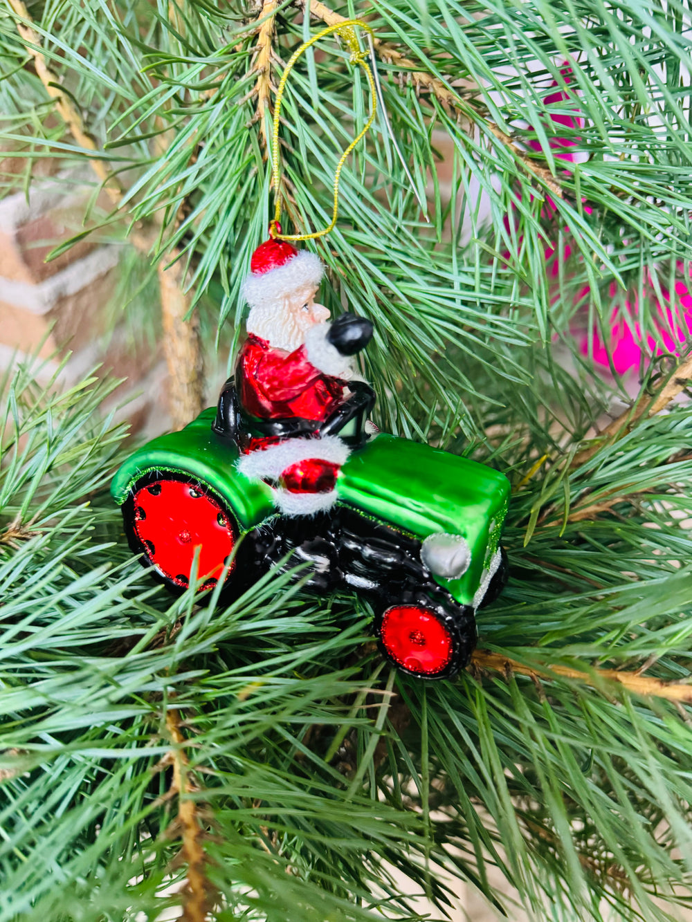 Baumanhänger Santa auf Trecker