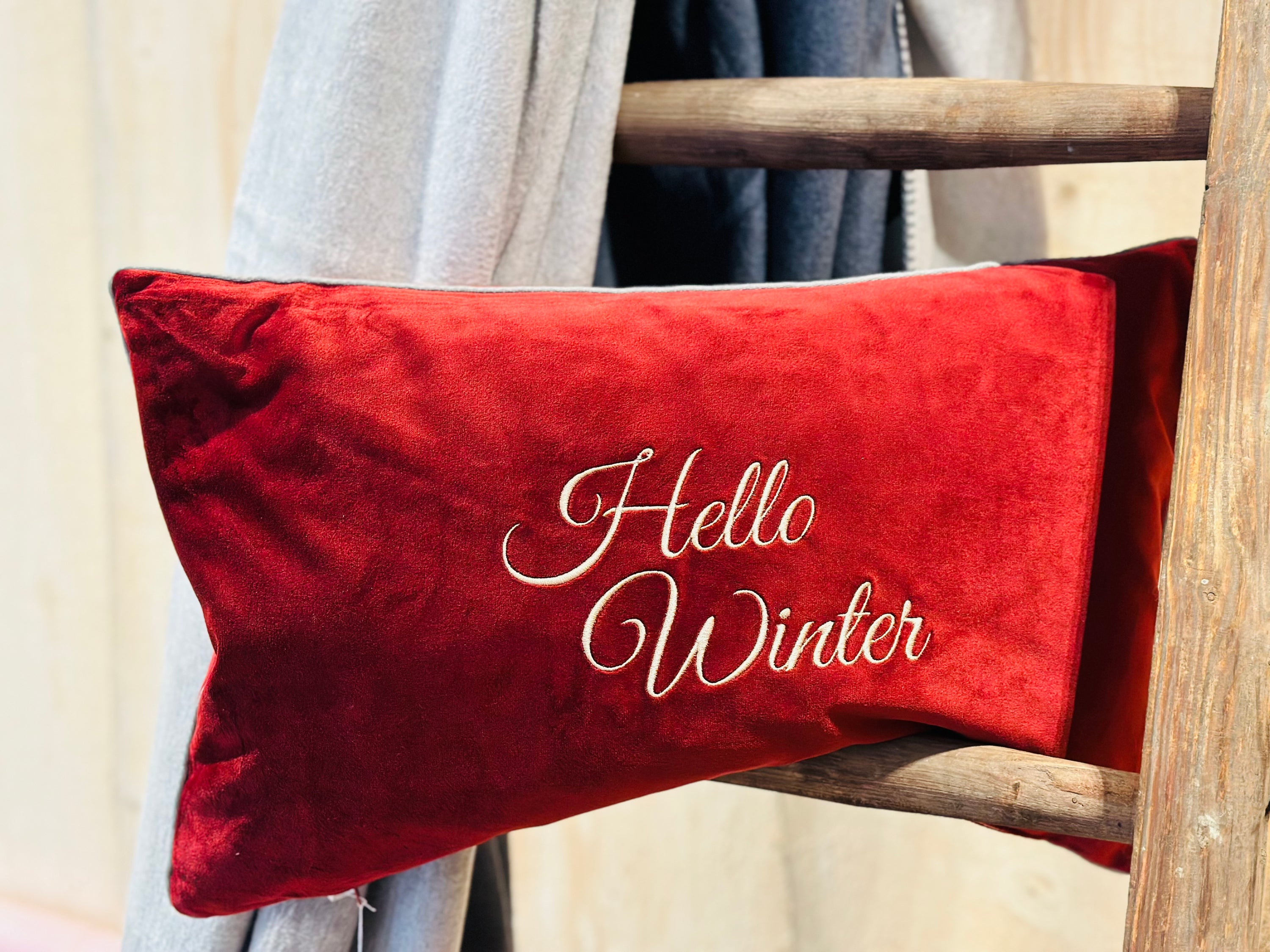 Kissen Chaletstyle Hello Winter -Bordeaux/Beige- in 30 x 50cm-