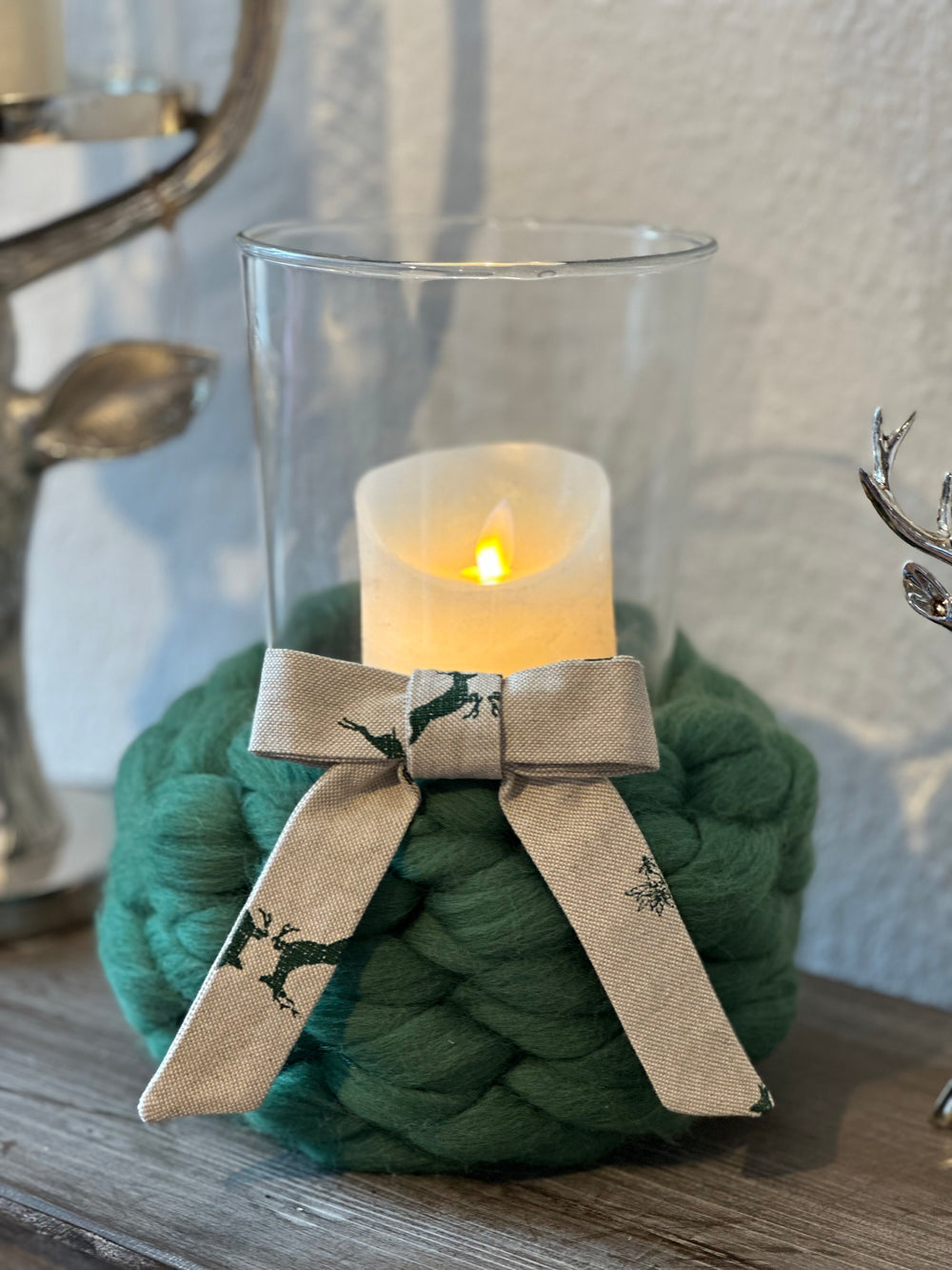 MAXI Windlicht aus 100% Merinowolle mit Glaseinsatz, Kerze und handgenähter Schleife