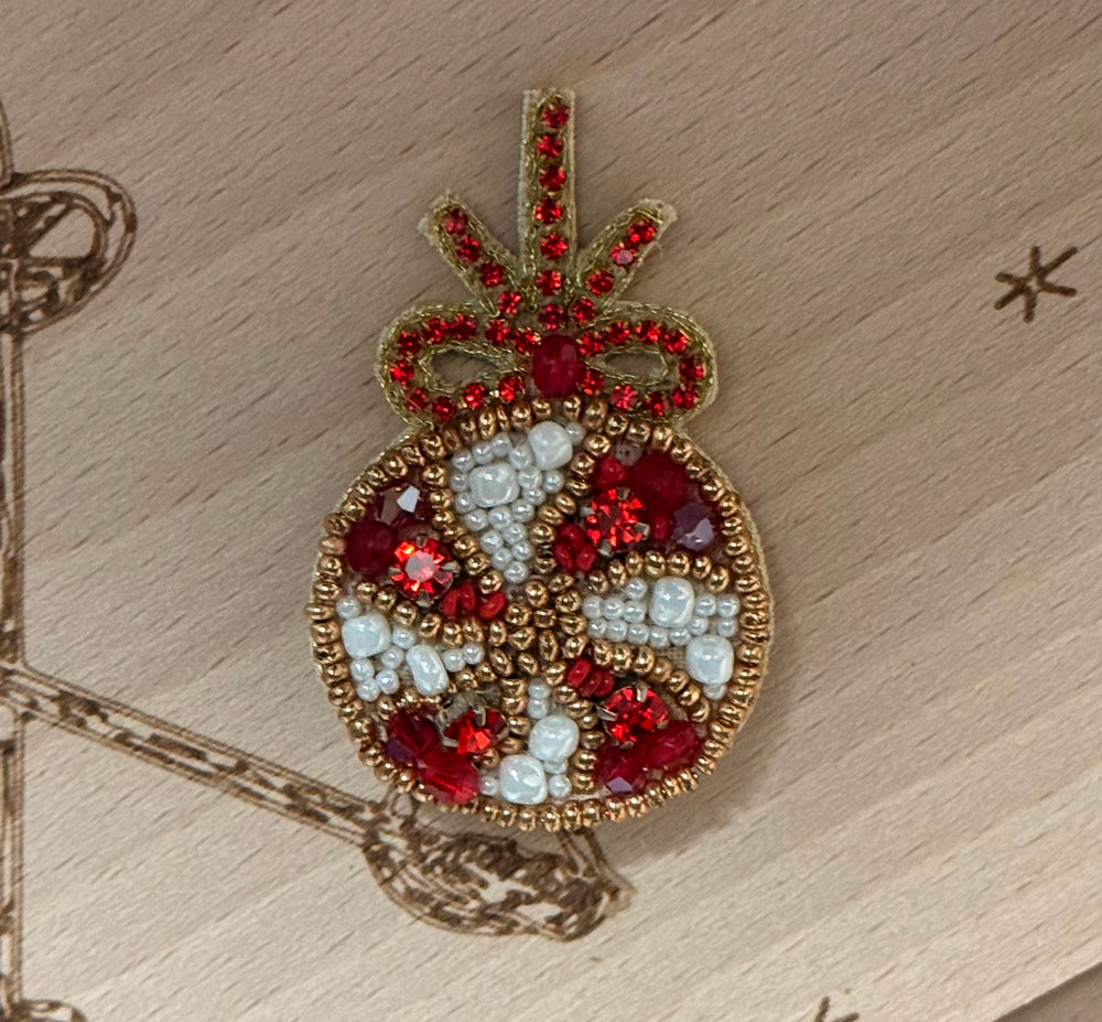 Brosche Christbaumkugel 6cm