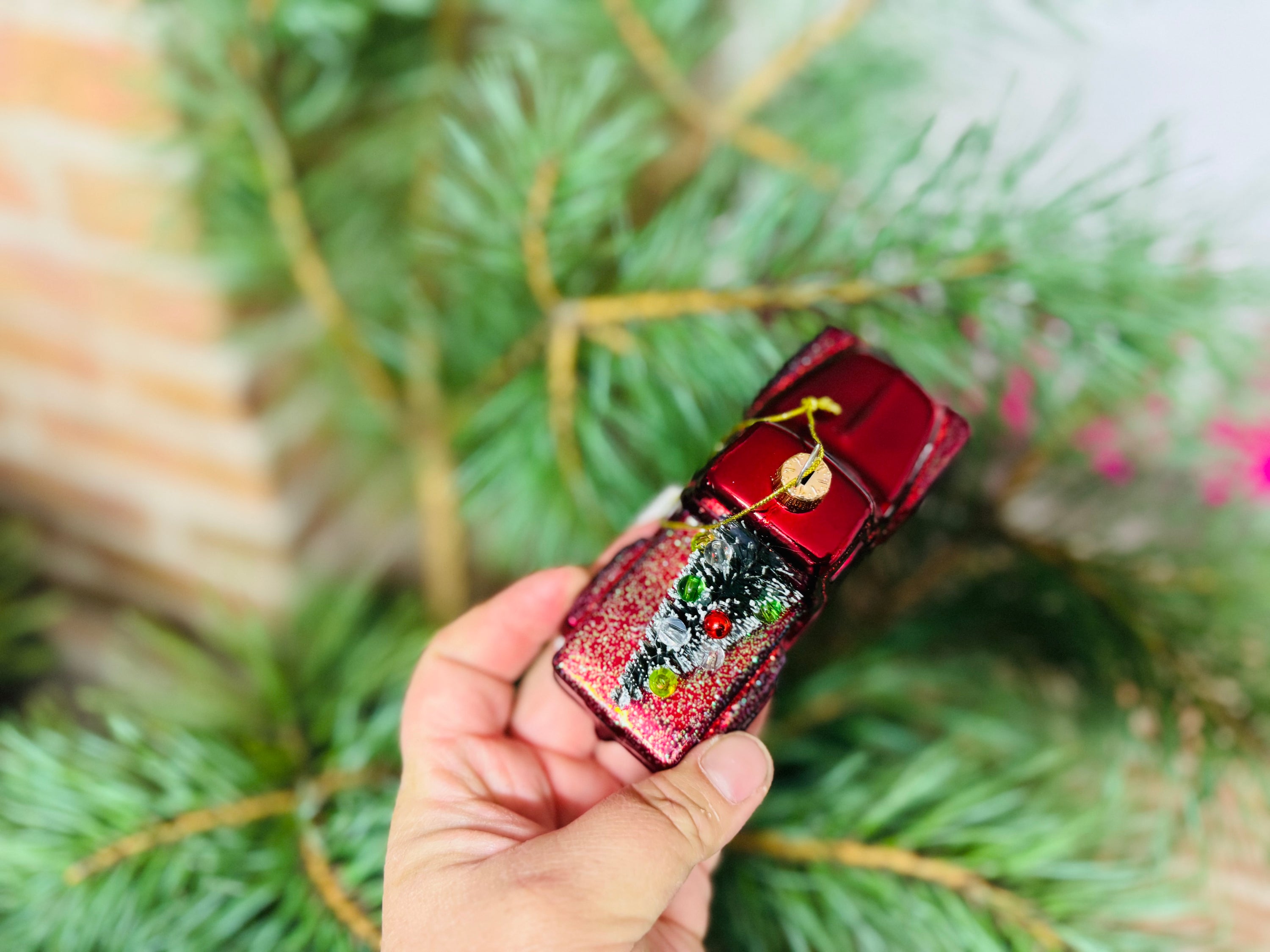 Baumanhänger Pick-Up mit Geschenken