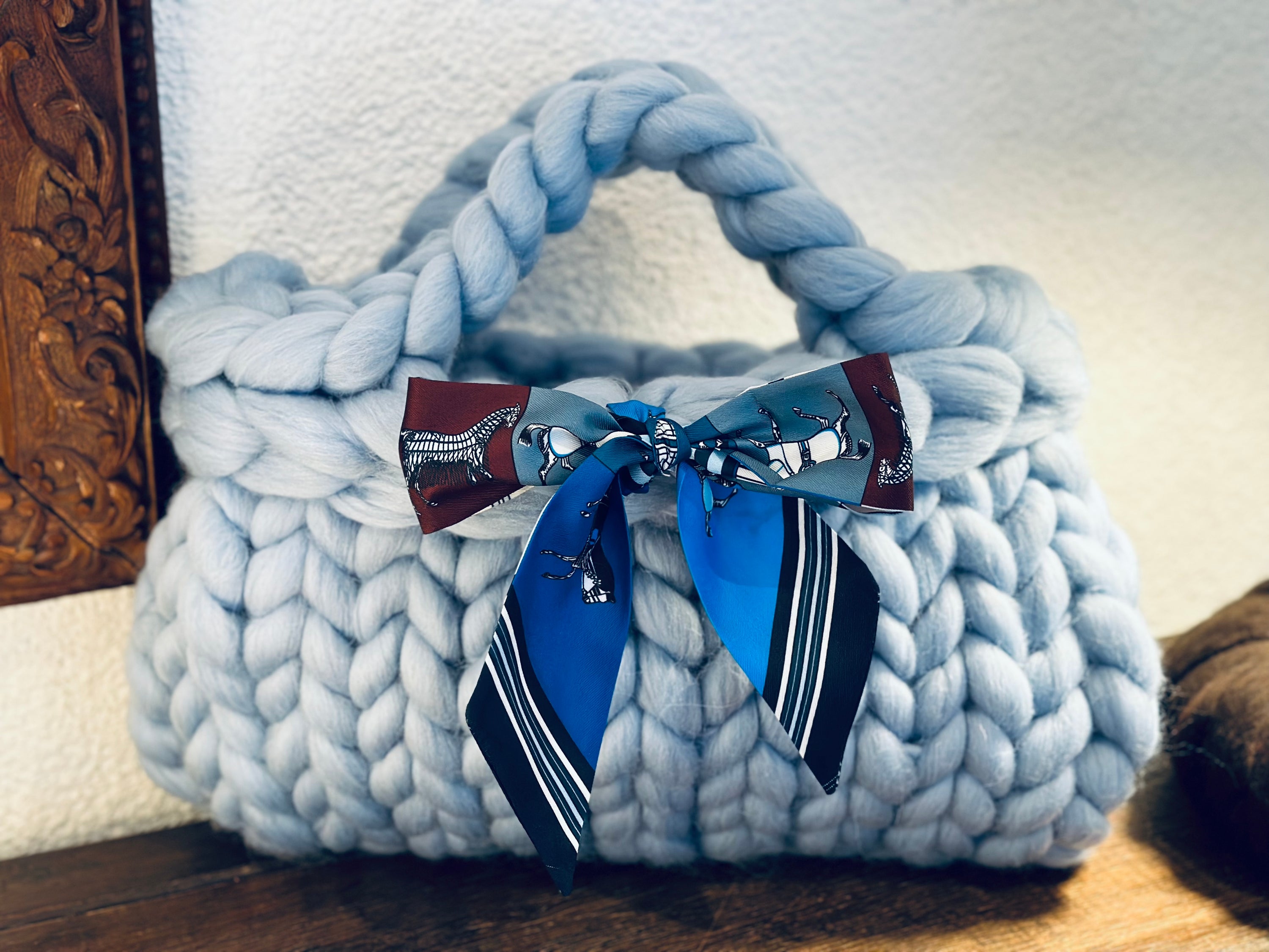 Lofty Loop Bag aus 100%  MERINOWOLLE -Eisblau mit Twilly-