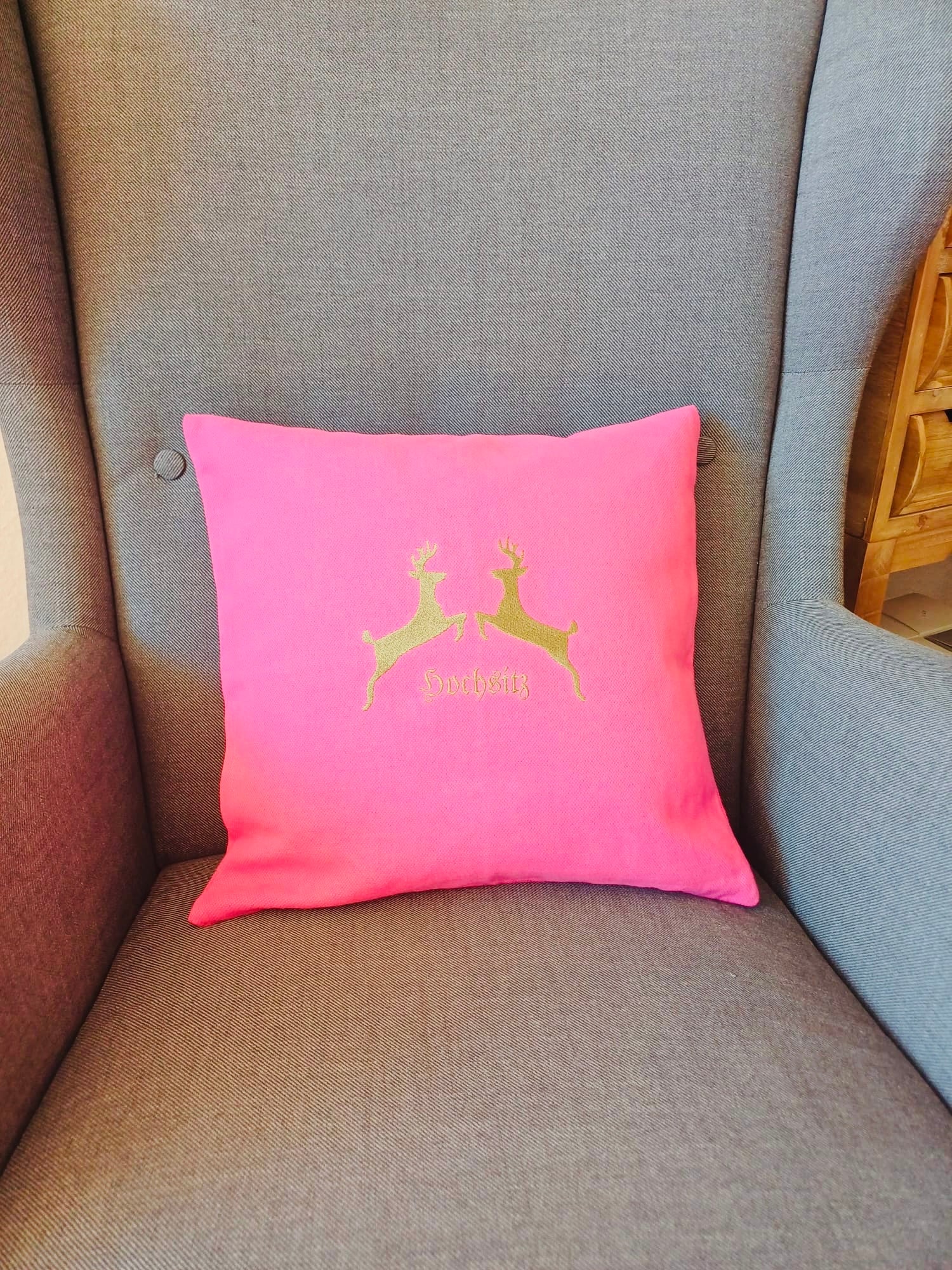 Kissen Chaletstyle Hochsitz mit Hirsch -Pink/Oliv in 40 x 40cm-
