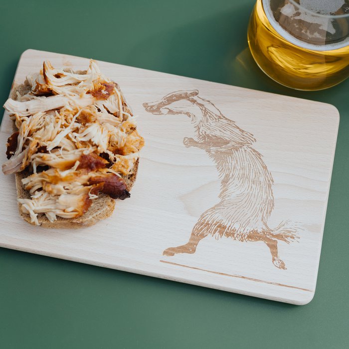 Brettchen rennender Dachs