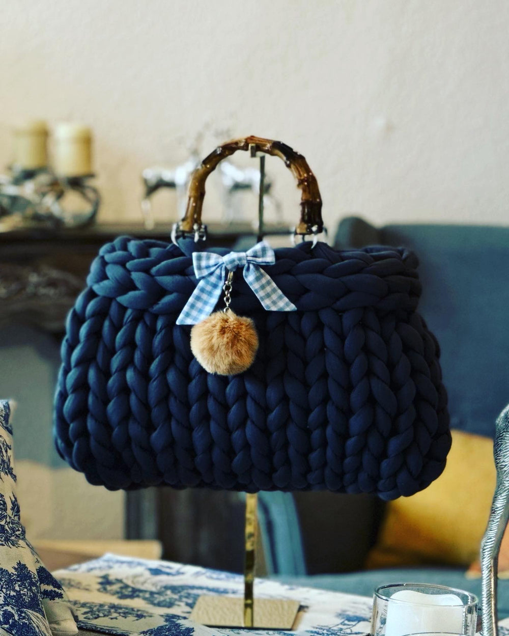 GABRIELAS Lofty Loop Bag BIG -Dunkelgrau mit handgenähter Schleife und Bommel, mit Innentasche-