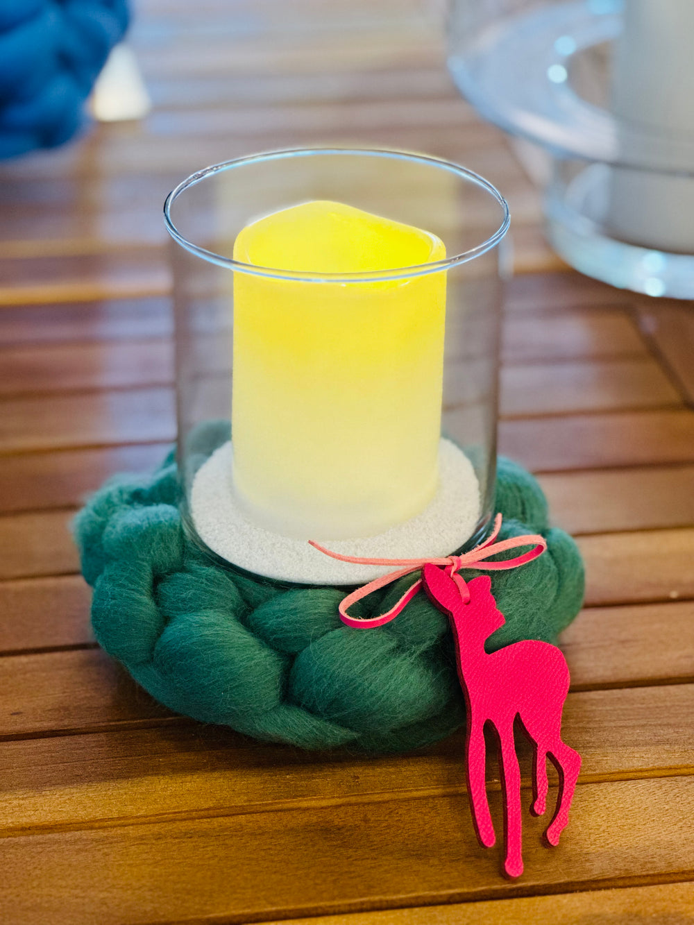 Windlicht aus 100% Merinowolle mit Glaseinsatz, Kerze und Reh -Grün-