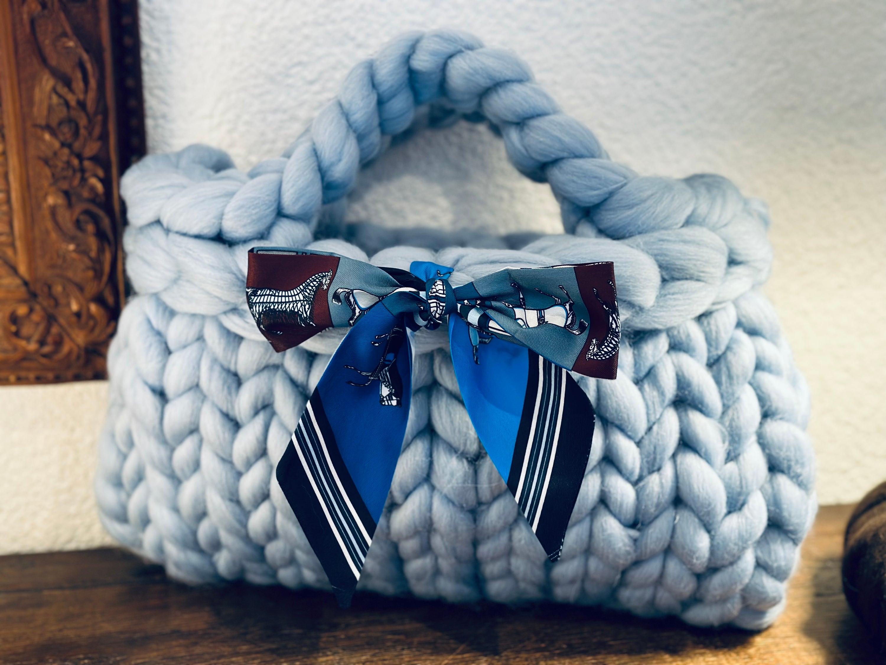 Lofty Loop Bag aus 100%  MERINOWOLLE -Eisblau mit Twilly-