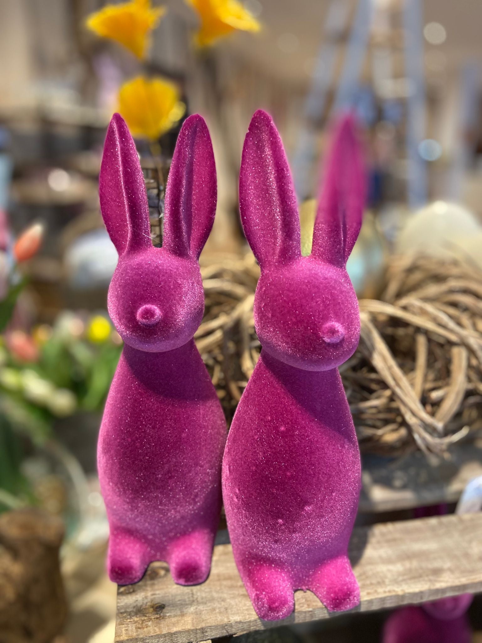 Osterhase beflockt -Violett- 30cm