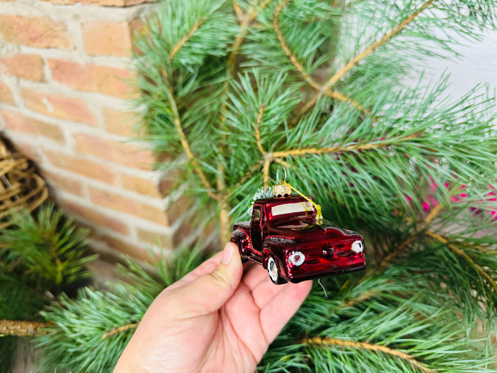 Baumanhänger Pick-Up mit Geschenken