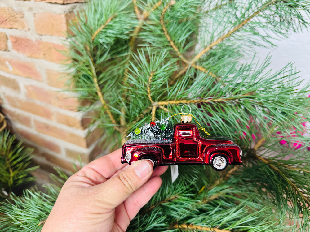 Baumanhänger Pick-Up mit Geschenken