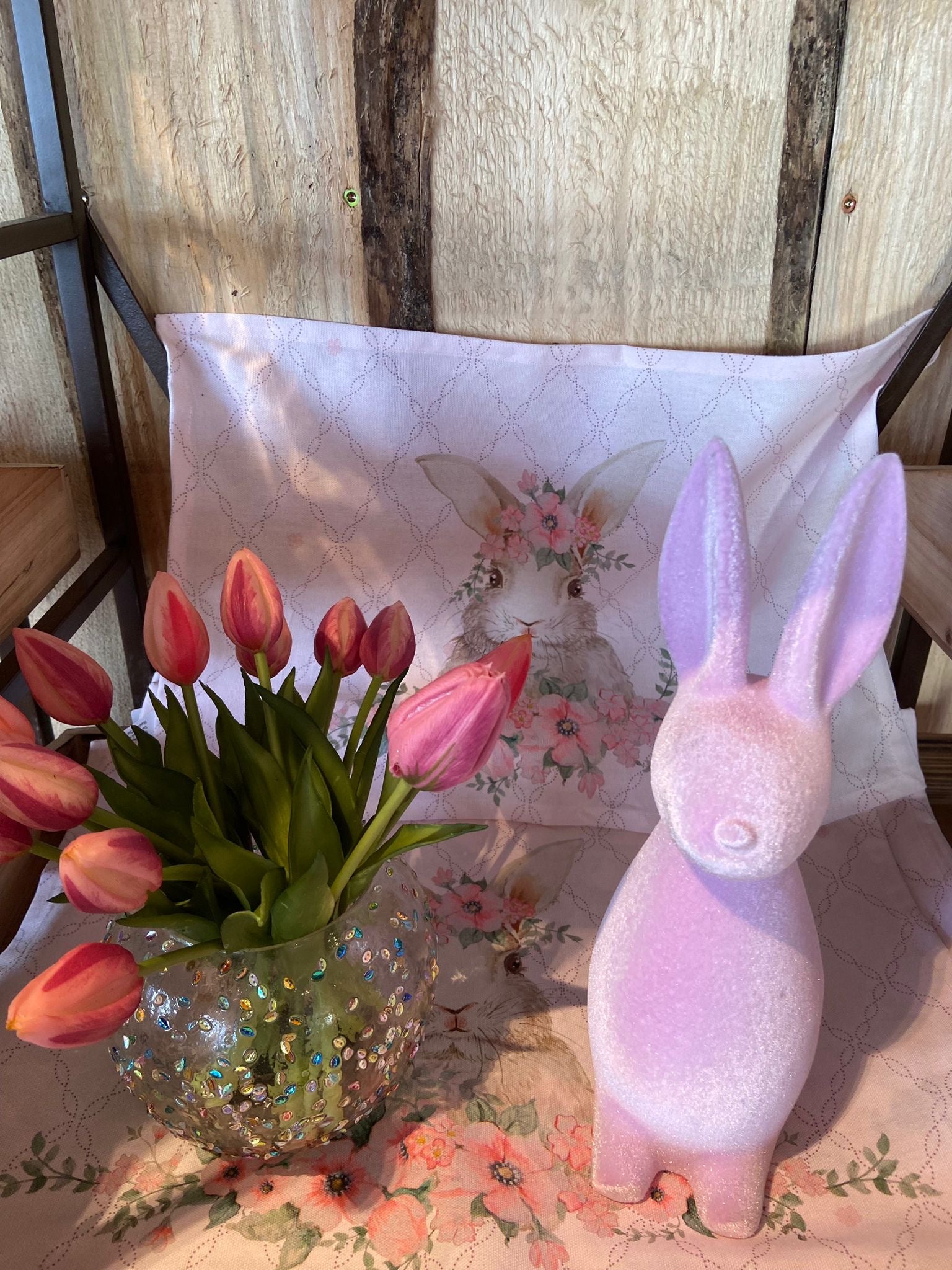 Osterhase beflockt -Flieder- 30cm