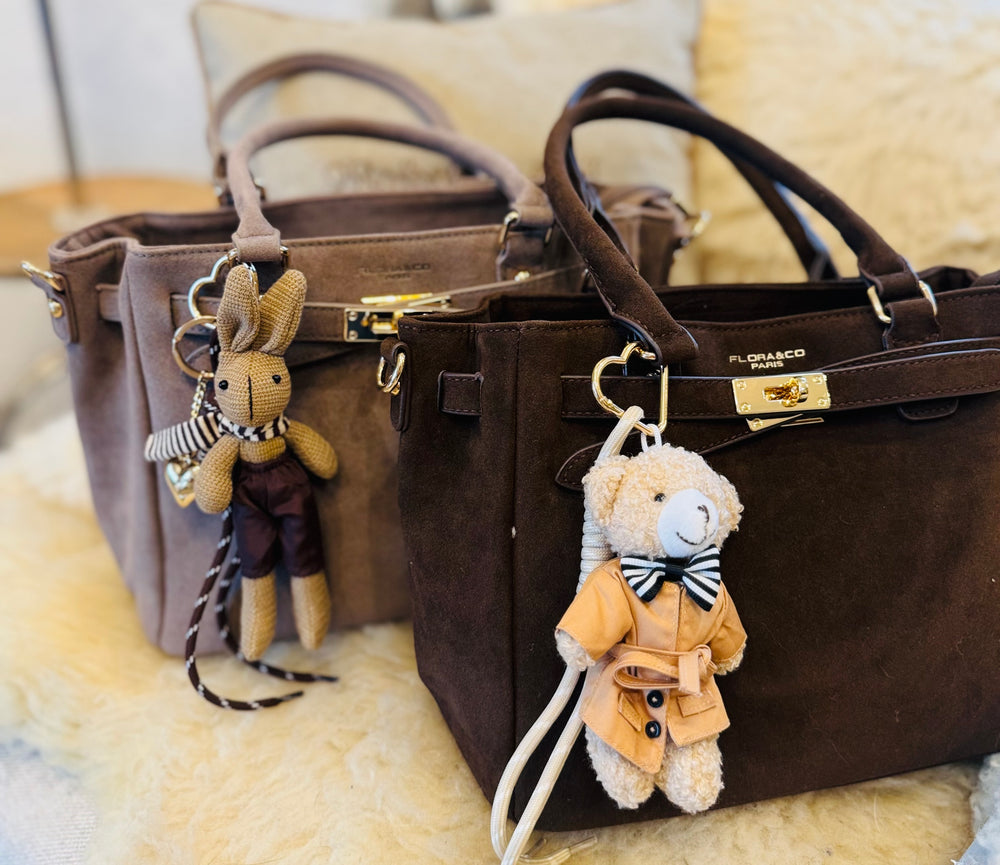 Hase Ferdinand mit Schal und Knickerbocker