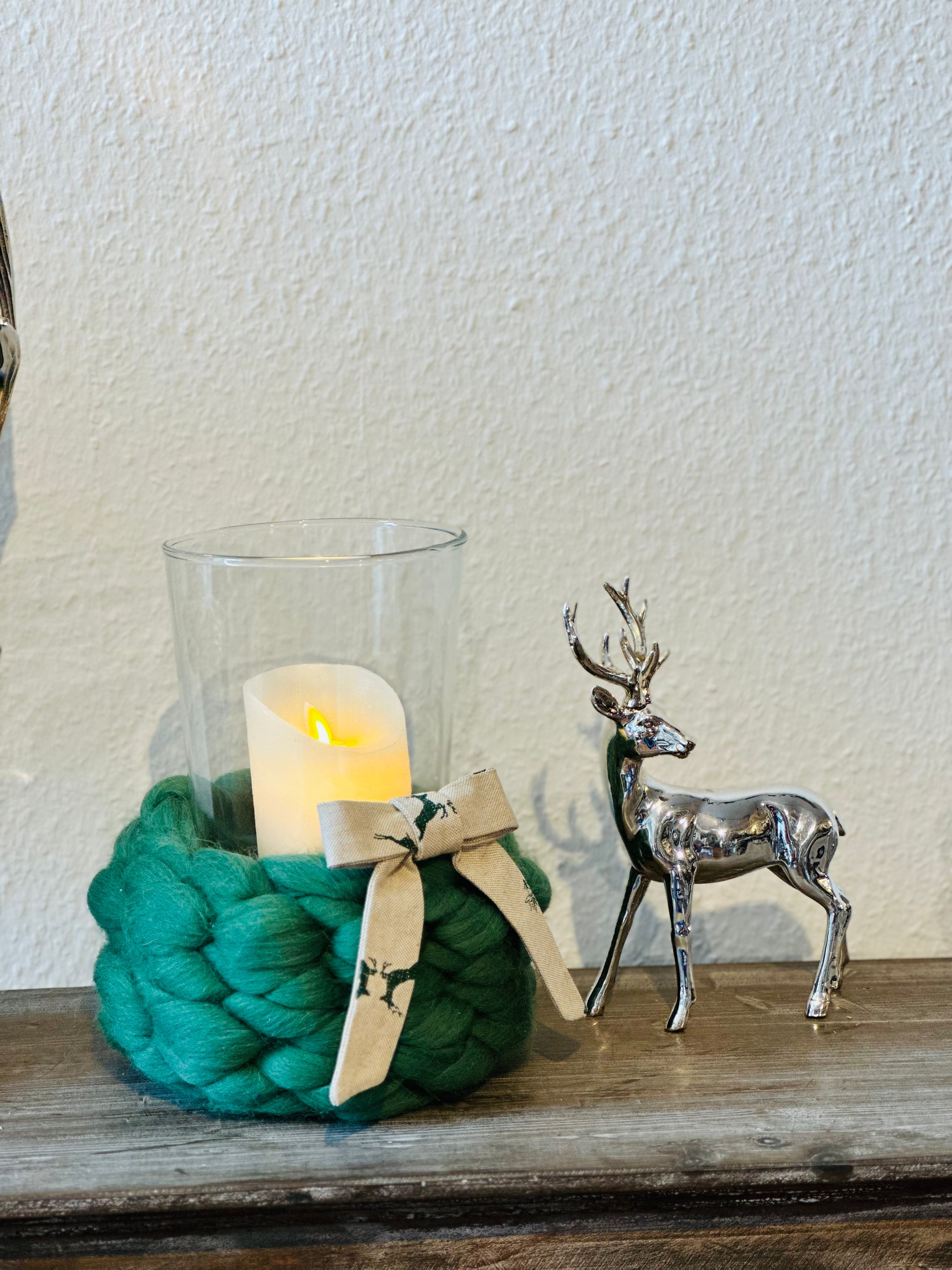 MAXI Windlicht aus 100% Merinowolle mit Glaseinsatz, Kerze und handgenähter Schleife