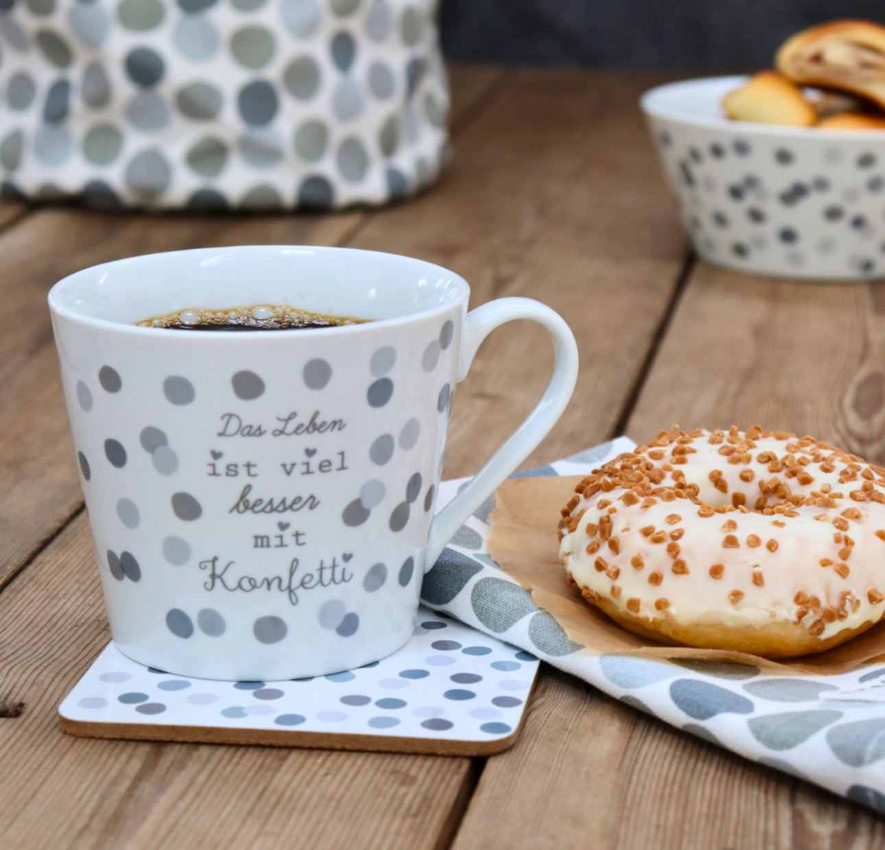 Happy Mug Das Leben ist viel besser mit Konfetti