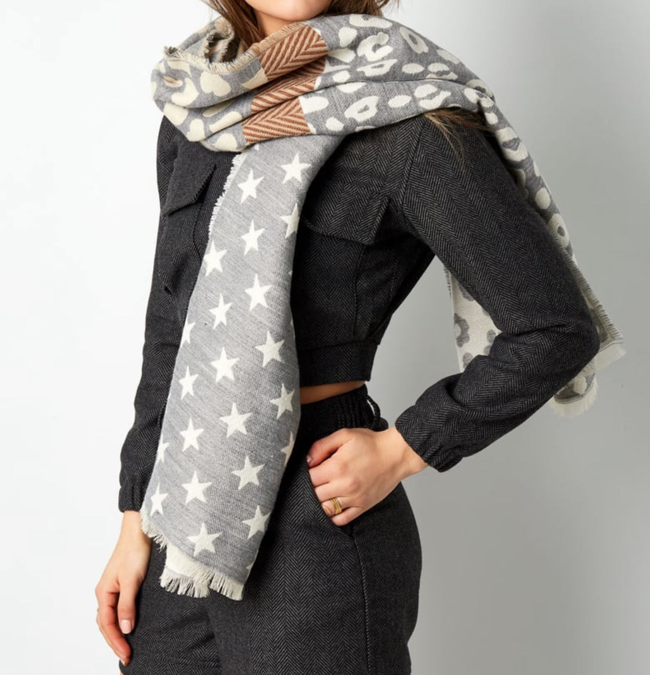 Leo & Stars Schal Grau