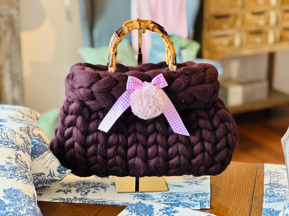 Lofty Loop Bag aus 100%  MERINOWOLLE -Kastanie mit handgenähter Schleife-