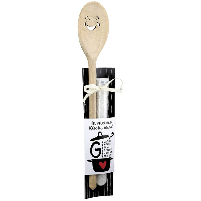 Kochlöffel mit Salz In meiner Küche wird…