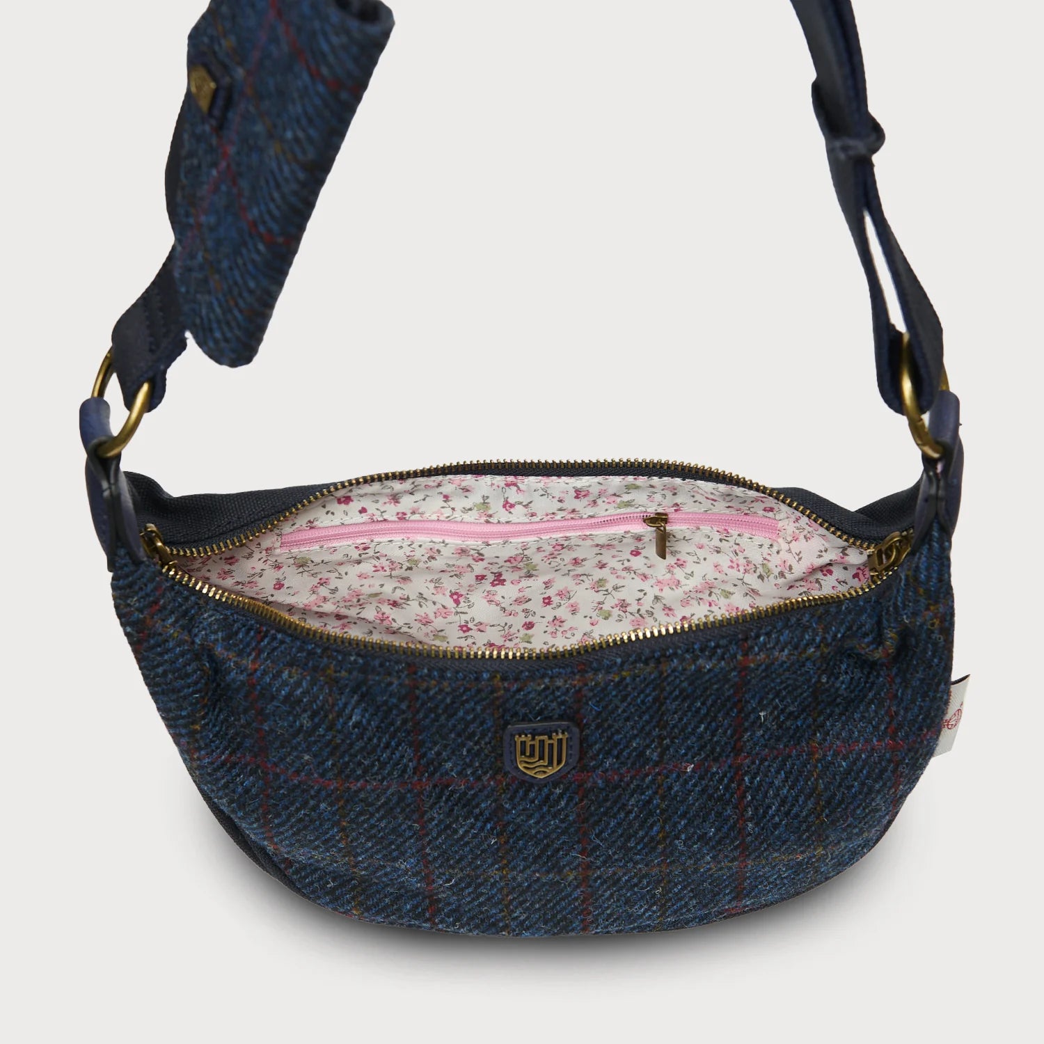 PRE-ORDER Tweed Crossbody Bag -Navy Overcheck-