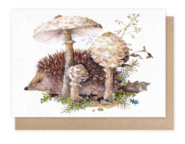 Karte mit Umschlag Igel in Pilzen