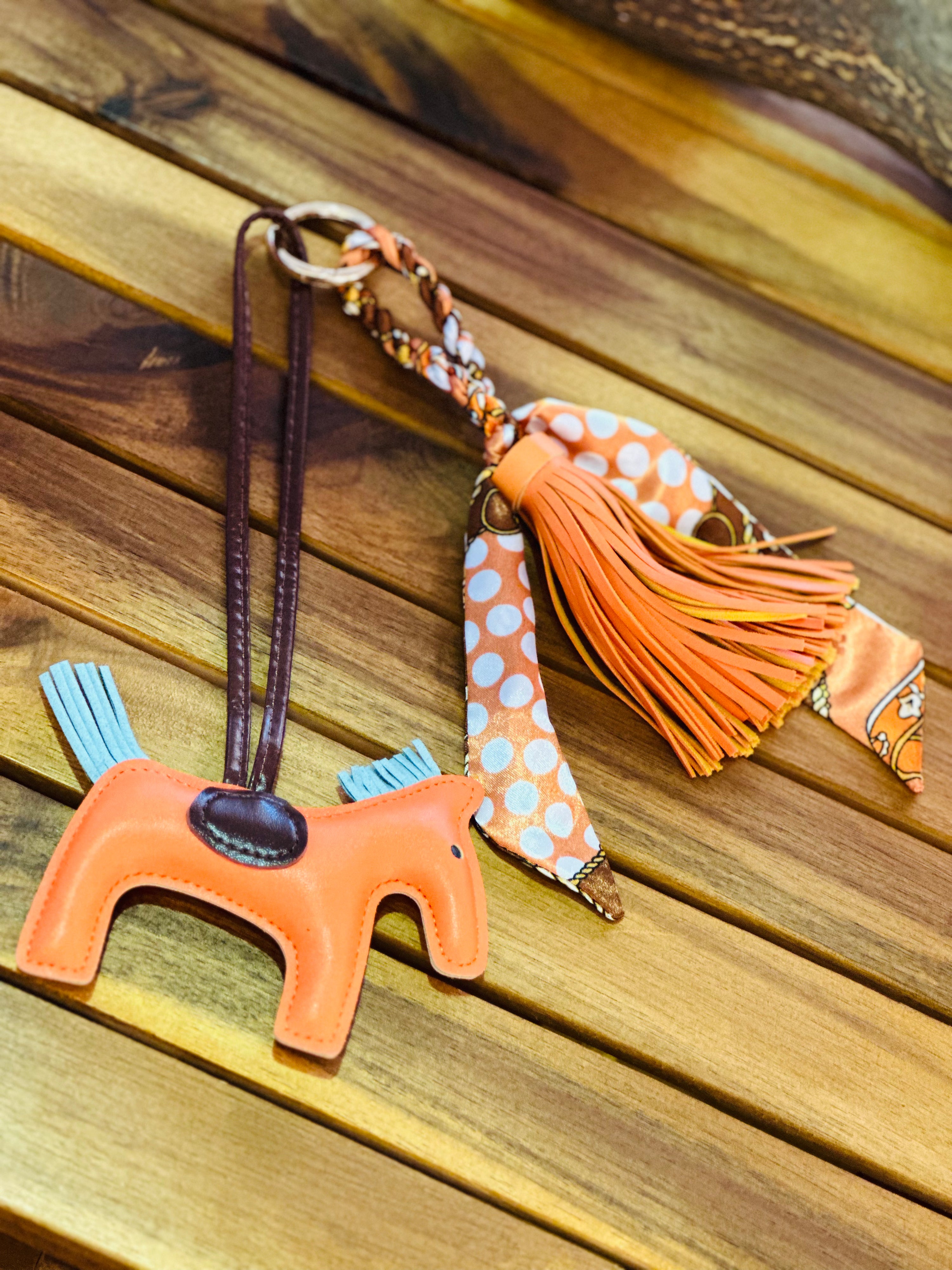 Happy Horse Keyring BIG mit Bommel und Twilly -orange-