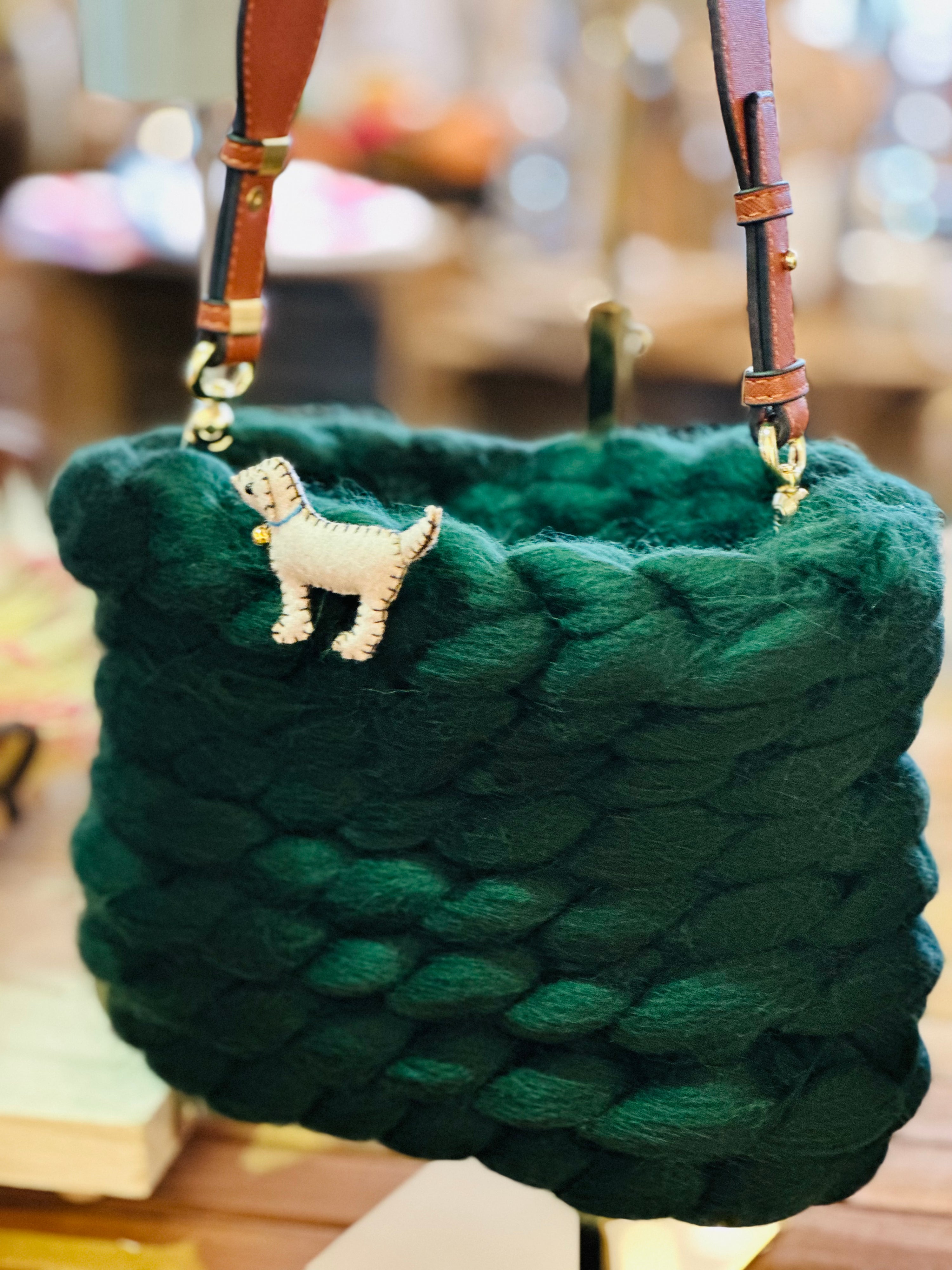 Lofty Loop Bag aus 100%  MERINOWOLLE -Jagdgrün mit Ledergurt-