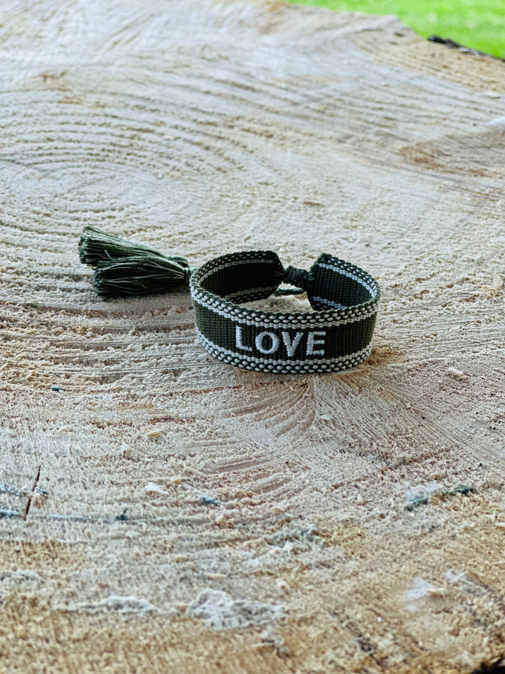 Statement Armband -Love/wiesengrün weiß-