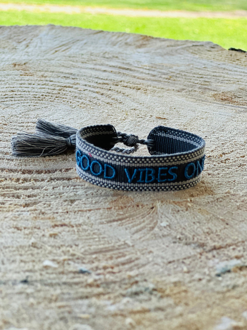 Statement Armband -Good Vibes only/steingrau blau-p