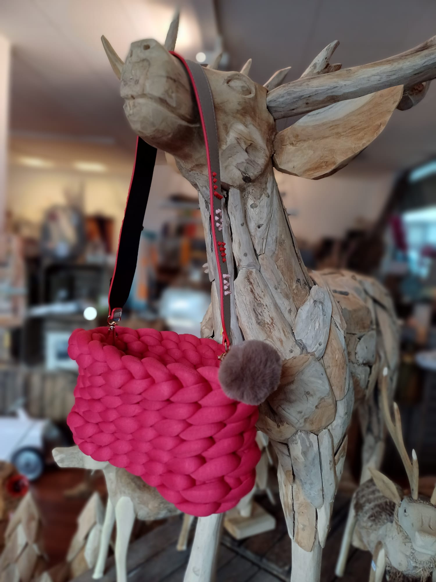 Lofty Loop Bag BIG -Deep Red mit Bommel und Gurt-
