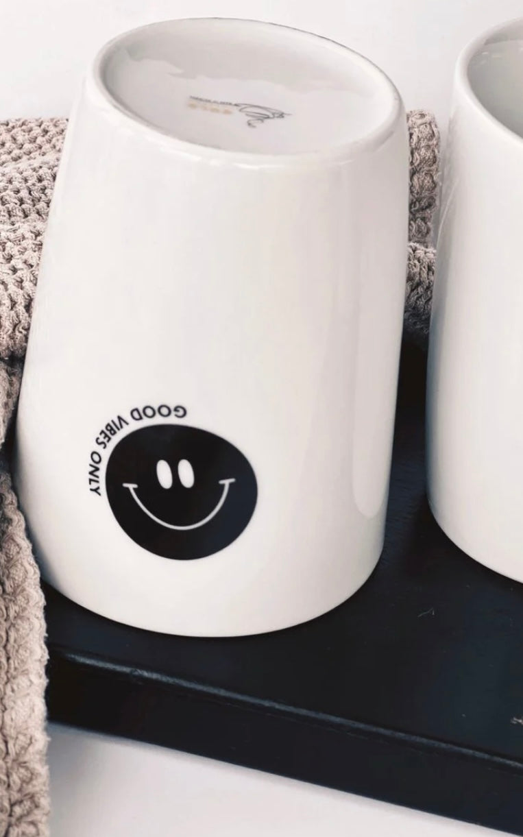 Happy Mug Good Vibes Only -schwarz-