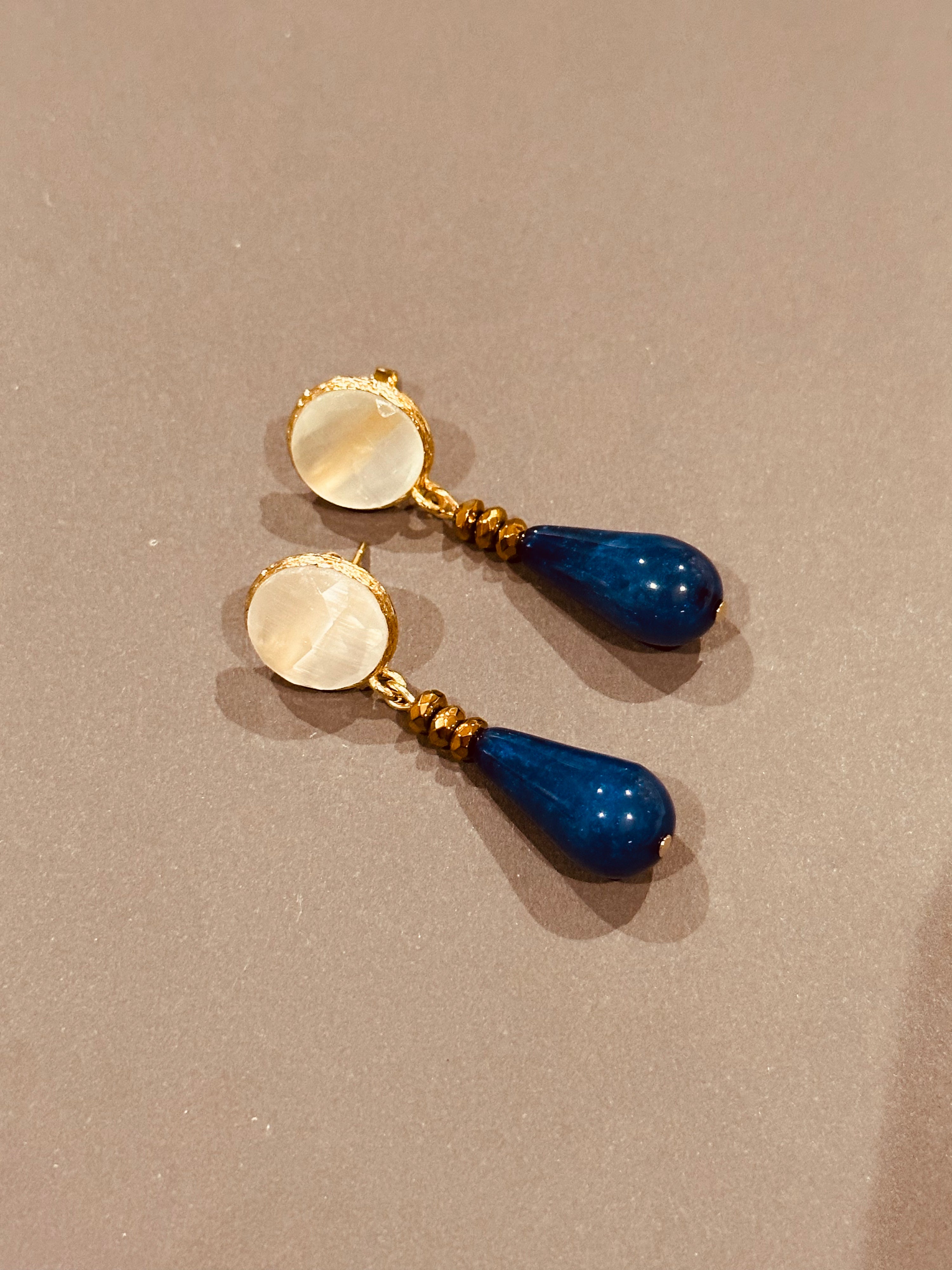 Happy Earrings Pearly Blue Drop